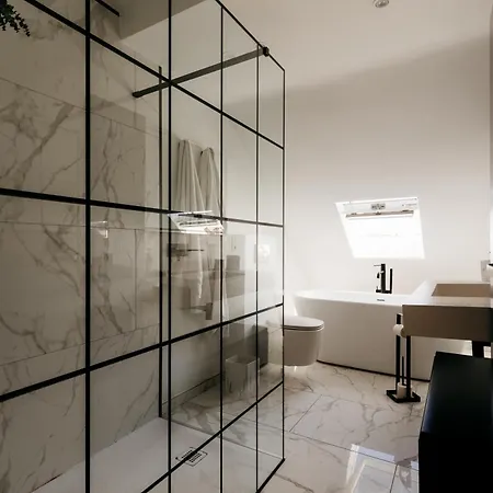 The Edgewater - Riverside * 那慕尔