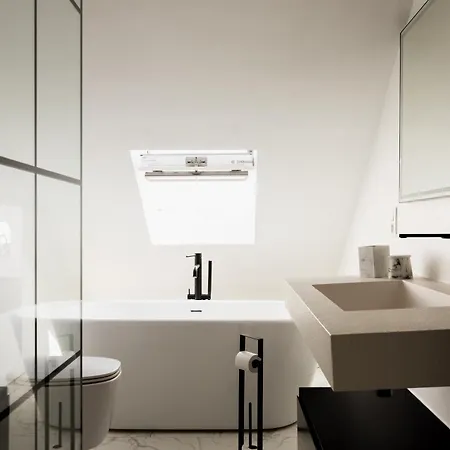 The Edgewater - Riverside Apartment