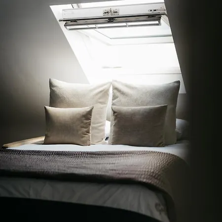 The Edgewater - Riverside 公寓