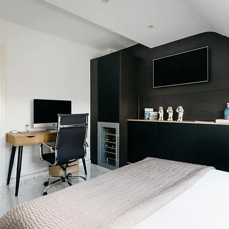 The Edgewater - Riverside Apartment Namur