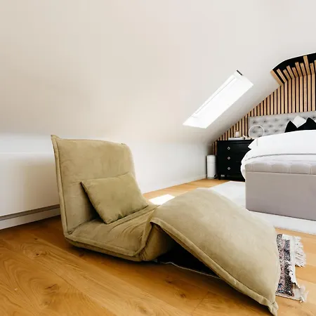 The Edgewater - Riverside Apartment *
