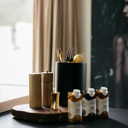 The Edgewater - Riverside 公寓