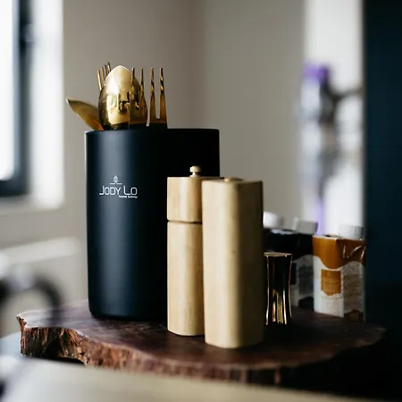 The Edgewater - Riverside 公寓 *