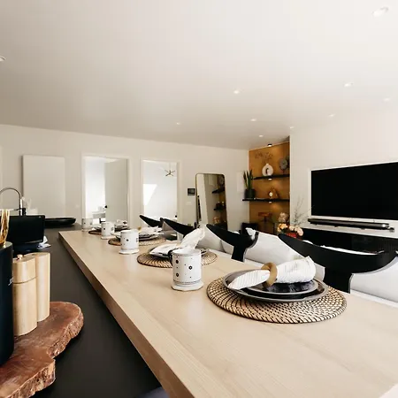 The Edgewater - Riverside Apartmán *