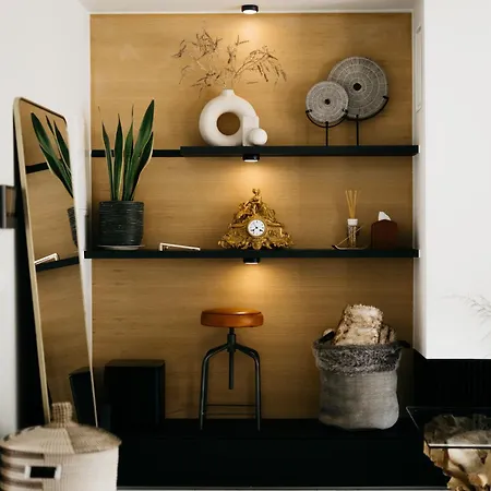 The Edgewater - Riverside Apartmán