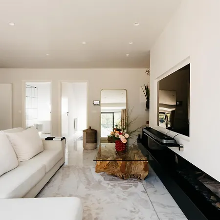 The Edgewater - Riverside Apartmán *