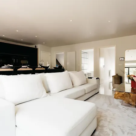 The Edgewater - Riverside Apartmán