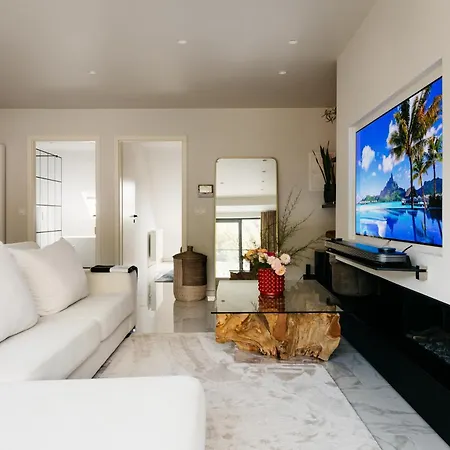 The Edgewater - Riverside Apartmán *